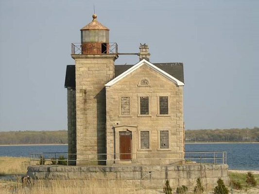 Ceder Island Lighthouse - Copyright 2005 KF4ZLO