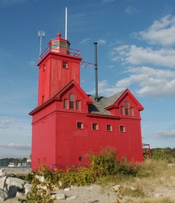 Big Red/Holland Harbor South Pierhead - Copyright 2005 N8MR
