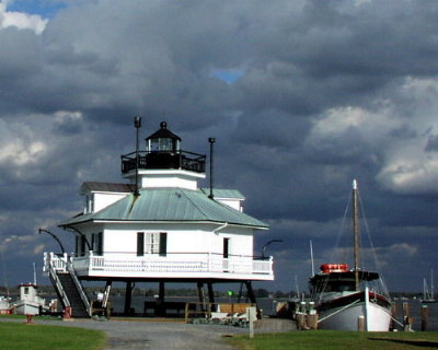 Hooper Strait Lighthouse, St Michaels, MD - Copyright 2004 Jim KA3UNQ
